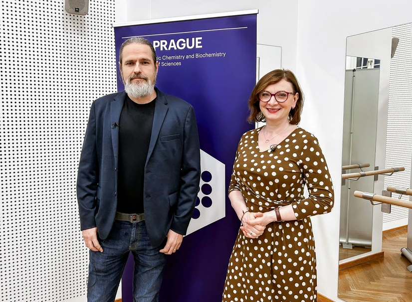 ÚOCHB/Tomáš Belloň – Podcast CHEmic #70 – Je to takové pěkné vědecké hraní, říká o molekulárních strojích Jiří Kaleta z ÚOCHB