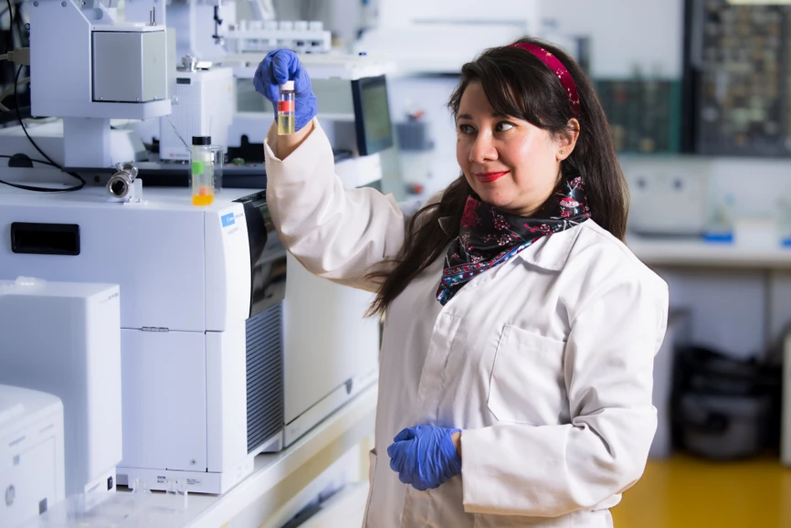 UPOL/Ota Blahoušek: Paola Lucero-Gomez u Katedry Analytické chemie UPOL