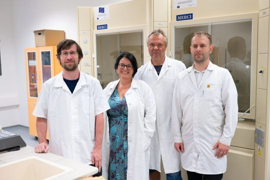 UTB Zlín: Elektřina z plastového odpadu? Vědci ze Zlína vyvíjejí ekologické nanogenerátory.