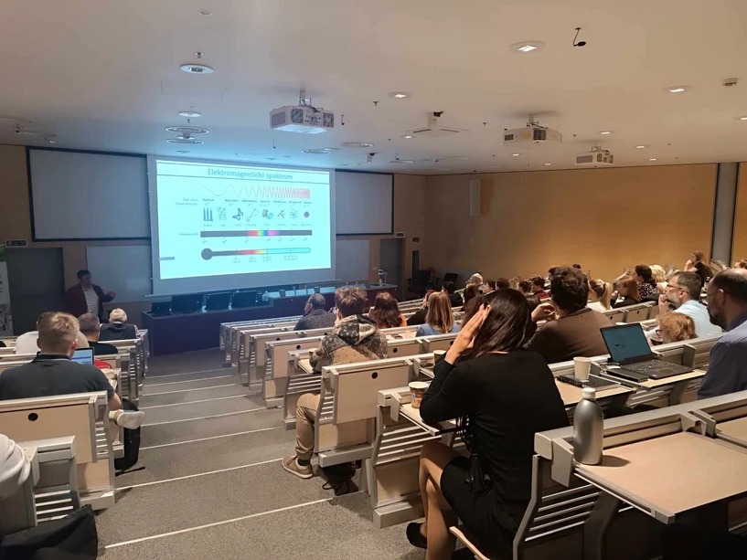 Ústav chemie SCI MUNI: Odpoledne s chemií aneb Chemická kavárna LASER – mocná zbraň v rukou analytického chemika