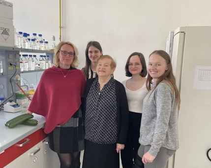 Mikropolutanty pod lupou: GAČR projekt docentky Stiborové zkoumá roli symbiotických hub v ochraně rostlin