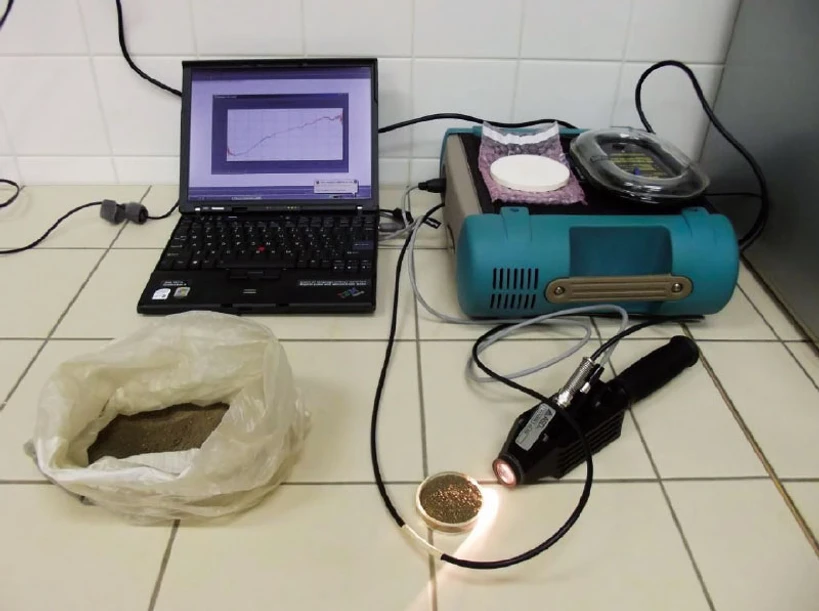 VTEI: Obr. 1. Spektrometr FieldSpec 3 (foto: Josef Kratina)