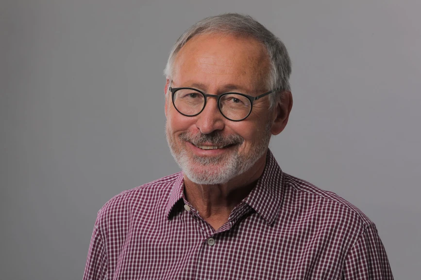 <p>Vědavýzkum.cz: Zdeněk Hostomský: Snižme byrokracii alespoň na úroveň Evropské unie</p>
