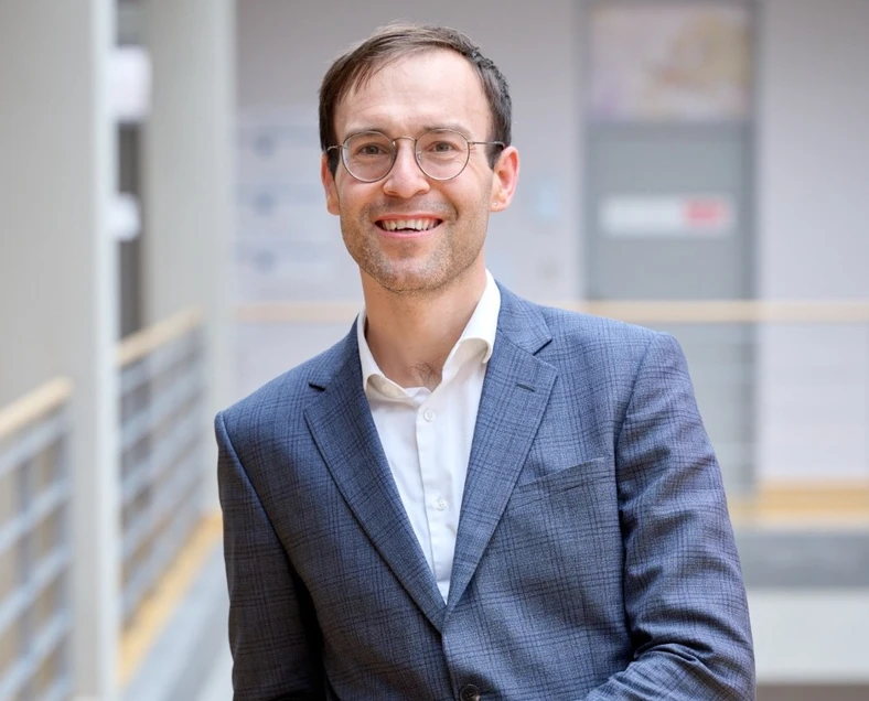 <p>Vědavýzkum.cz: Sam Illingworth: Věda a umění jsou dvě strany téže mince</p>
