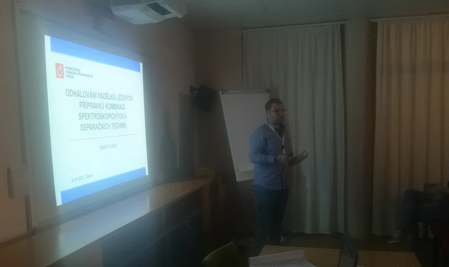 Vitatox 2021: Odhalování padělků léčivých přípravků kombinací spektroskopických a separačních technik (doc. Ing. Martin Kuchař, Ph.D., VŠCHT)