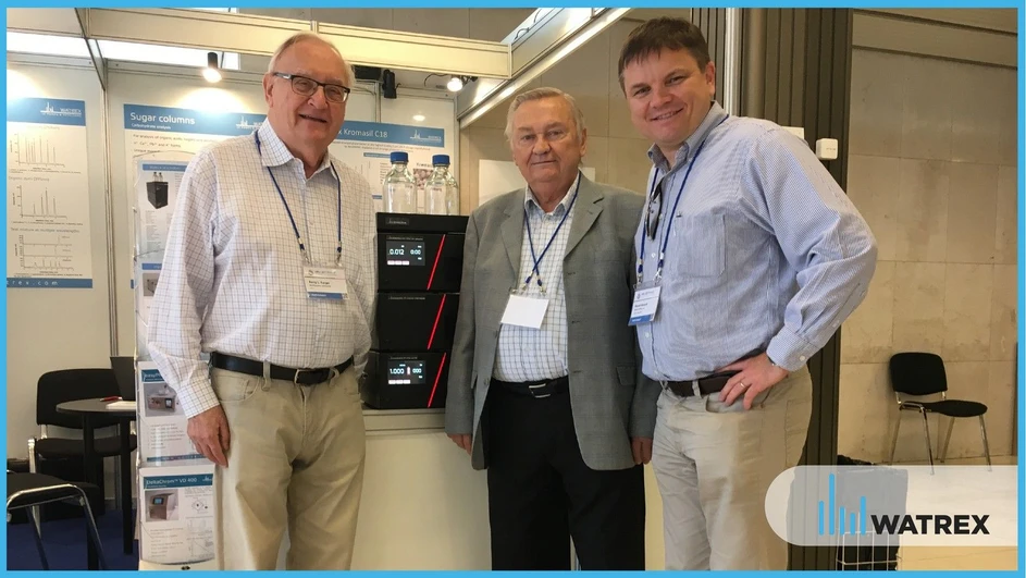 Watrex: Obr. 11 Milan Minárik (uprostřed) a Marek Minárik (vpravo) s prof. Berrym L. Kargerem (vlevo) při představení přístrojů řady Watrex Streamline™ během mezinárodní konference HPLC 2017 v Praze.