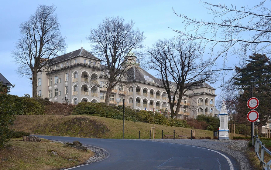 Wikipedia/Pudelek: Priessnitzovy lázně v Jeseníku