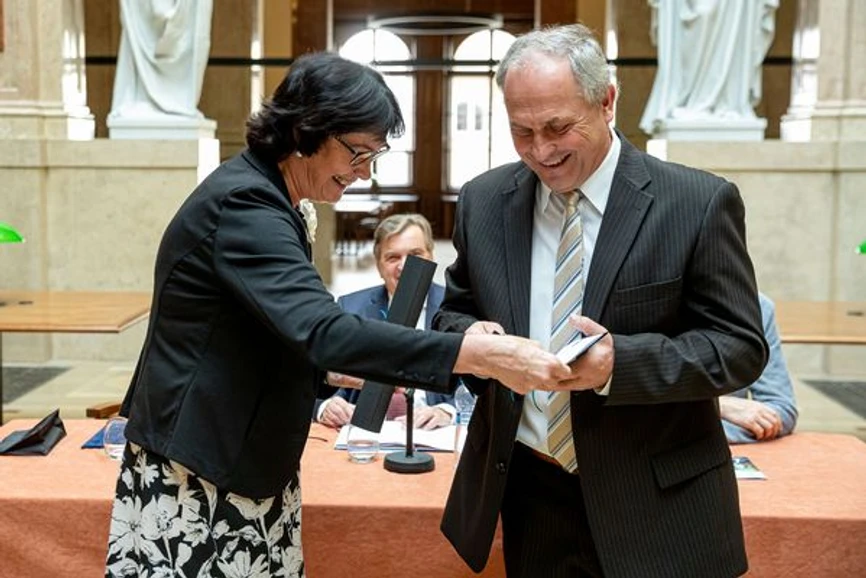 Akademie věd České Republiky: Prof. RNDr. Svatopluk Civiš, CSc., DSc.