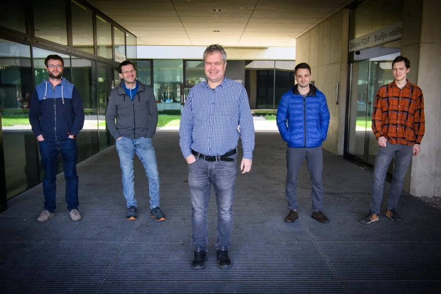 Univerzita Pardubice/Milan Reinberk: S lyžemi o závod. Tým chemiků Davida Veselého zrychluje běžky.